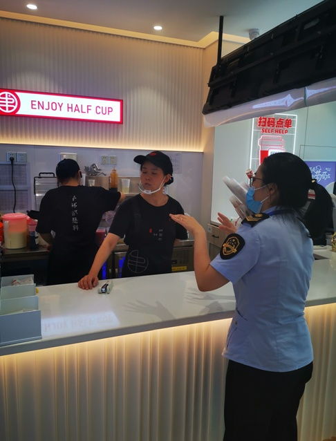 周三“查”餐廳，守護(hù)“舌尖上的安全”——聚焦網(wǎng)絡(luò)餐飲服務(wù)食品安全專項檢查